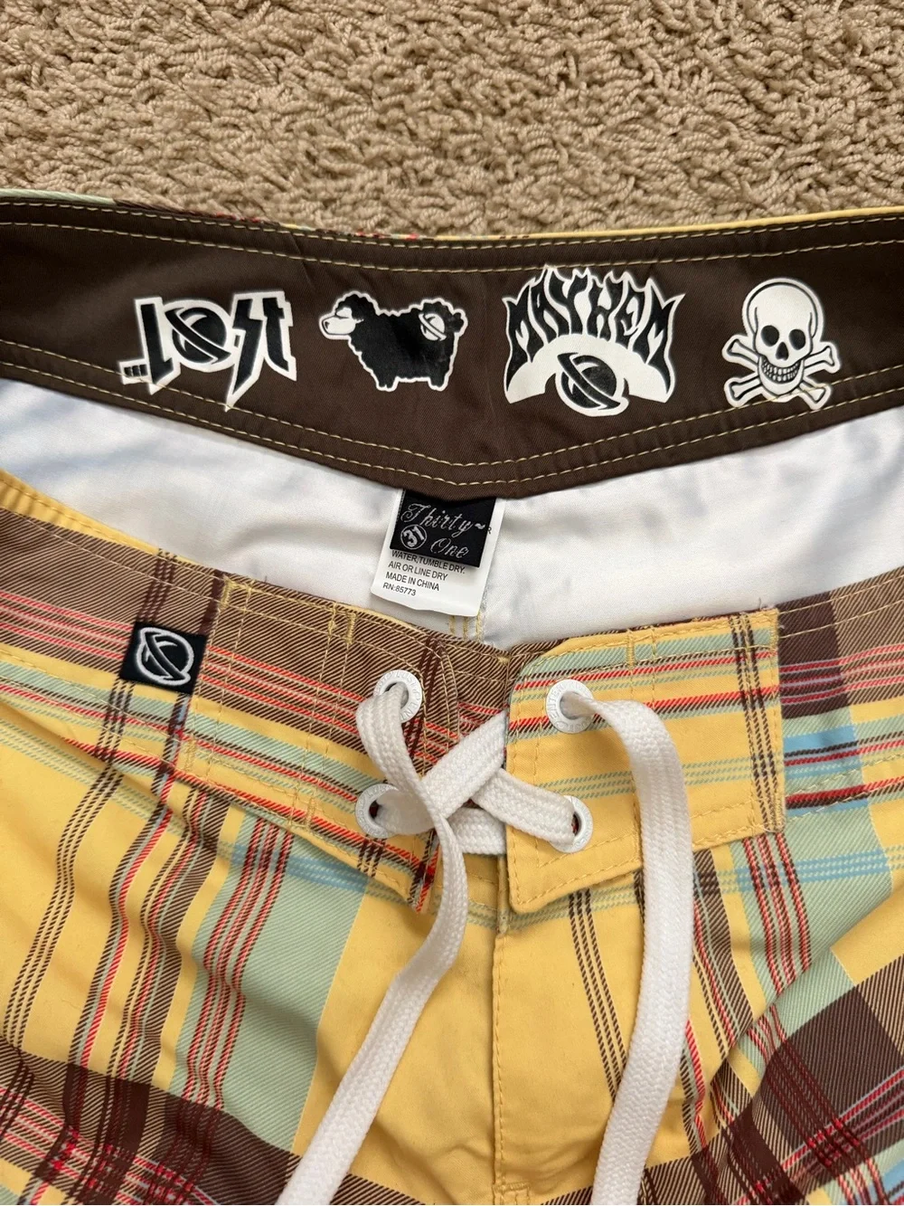 Vintage Y2K Lost Enterprises Board Shorts Mens 31 Yellow Brown Plaid Surf